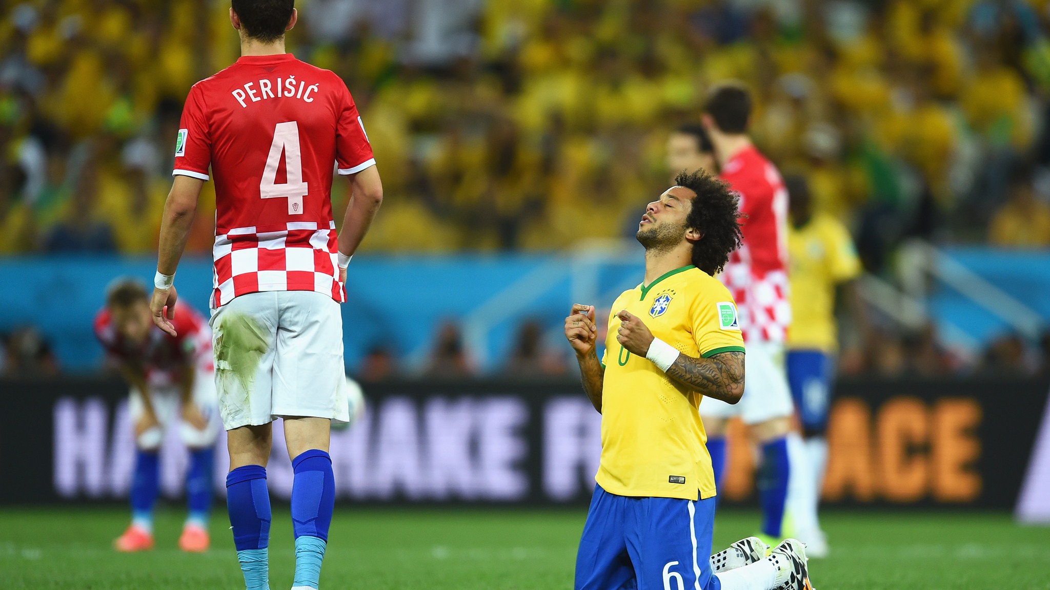 futbol-braziliya-horvatiya-video-foto-zhenshin-s-dlinnimi-soskami
